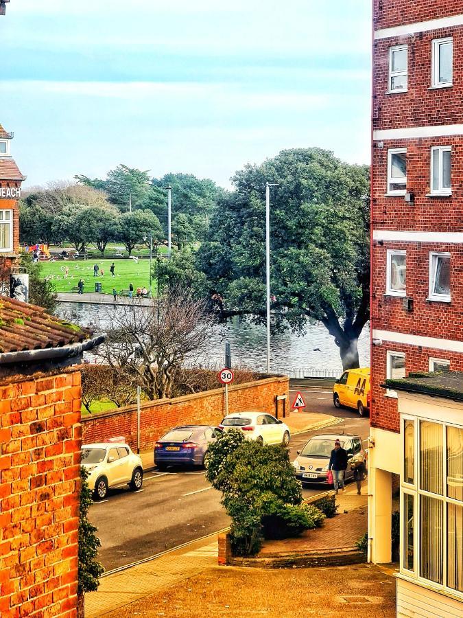 Southsea Royale Studio, James Bond, Parking, Seafront ポーツマス エクステリア 写真