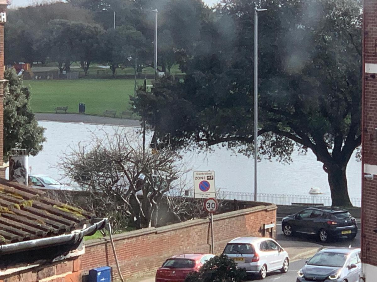 Southsea Royale Studio, James Bond, Parking, Seafront ポーツマス エクステリア 写真