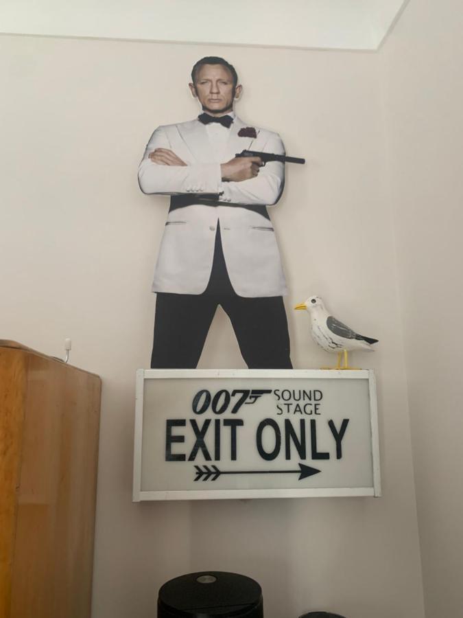 Southsea Royale Studio, James Bond, Parking, Seafront ポーツマス エクステリア 写真
